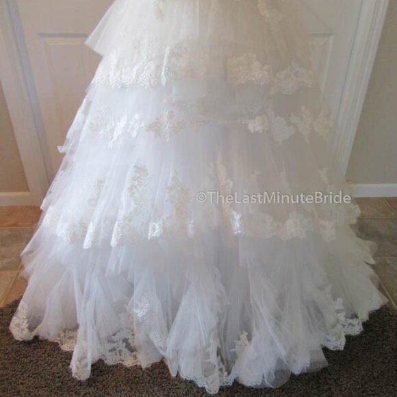 Maggie Sottero Ivory sweetheart neckline tiered layered skirt Wedding Dress 12 - Picture 9 of 13
